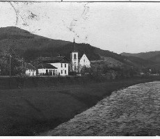 1179 Bahnhof und Kirche um 1920
